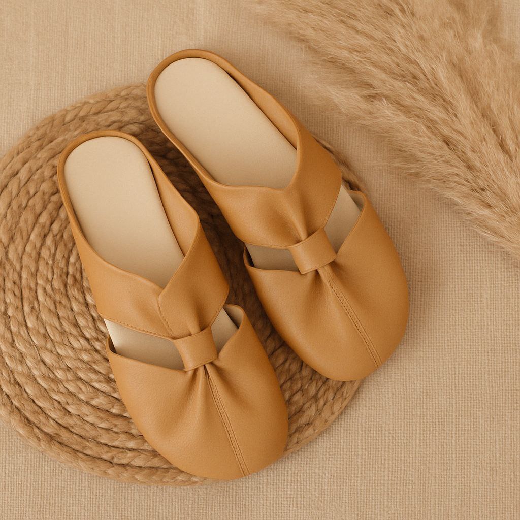 Sandales Douillettes™ – Élégance fermée, confort ouvert.