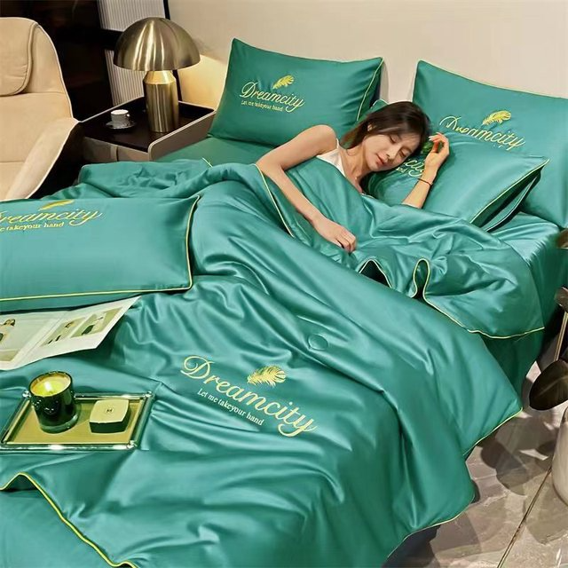 Couette rafraîchissante d'été brodée