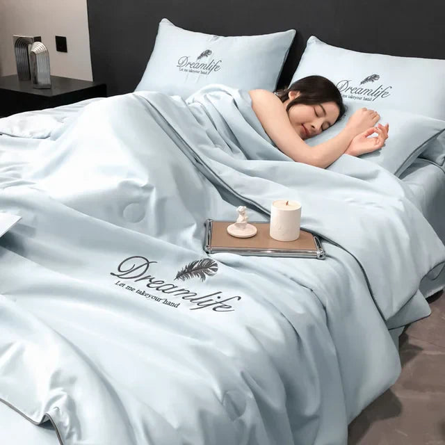 Couette rafraîchissante d'été brodée