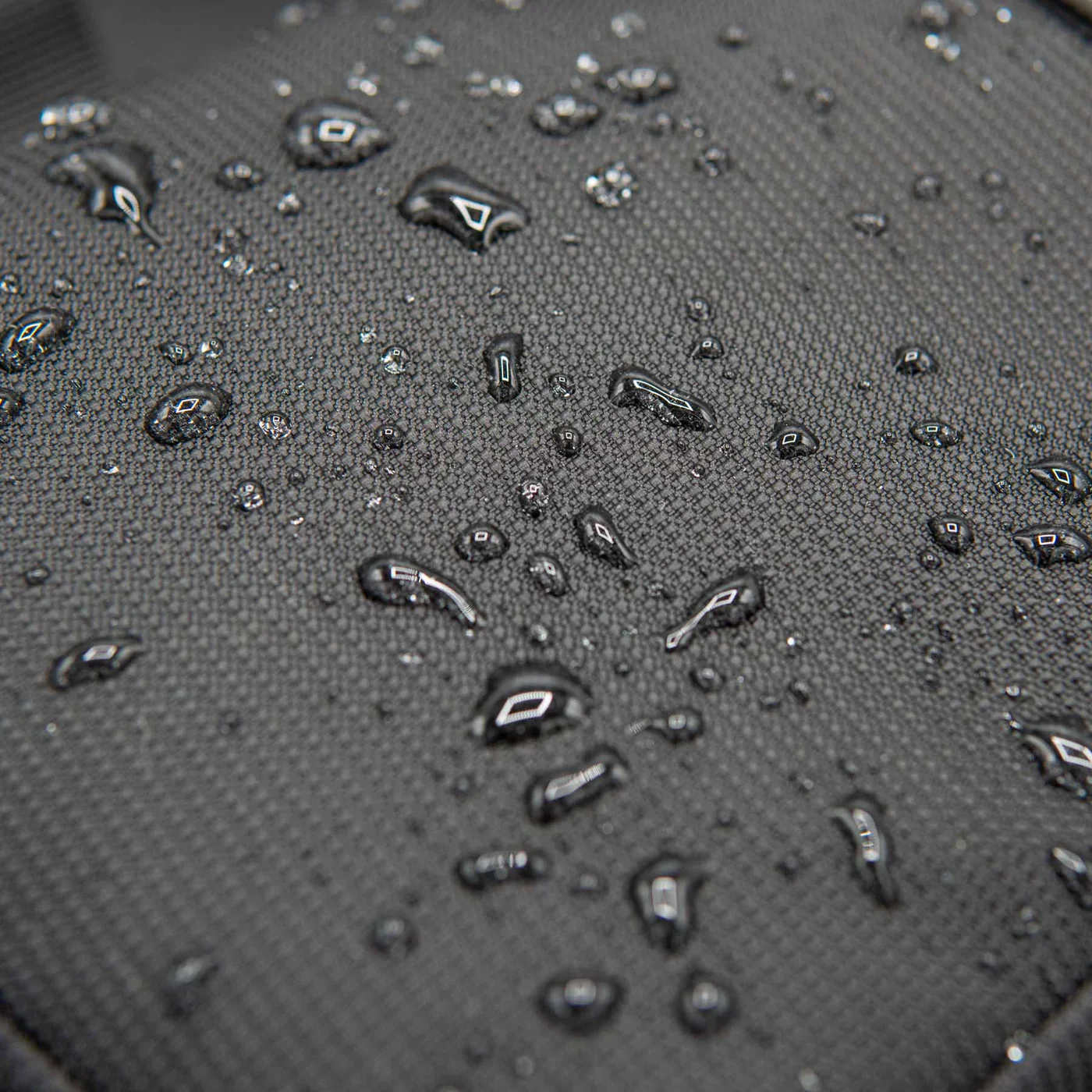 Néosac™ – L’Essentiel Urbain, Toujours à Portée de Main